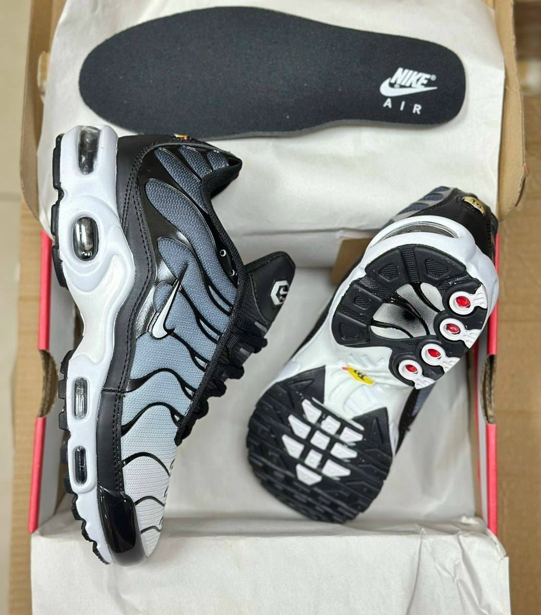 кроссовки nike air max tn plus,кроссовки nike air max tn plus ultra белые с серым,nike air max plus tn,кроссовки мужские nike air max tn plus,кроссовки nike air max plus