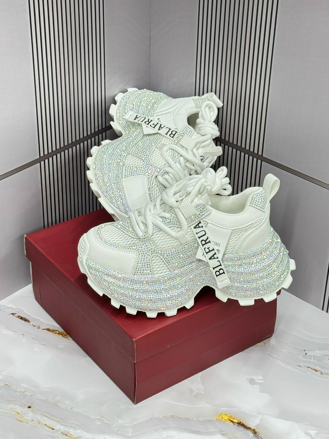 женские кроссовки,кроссовки,,кроссовки модные,кроссовки со стразами