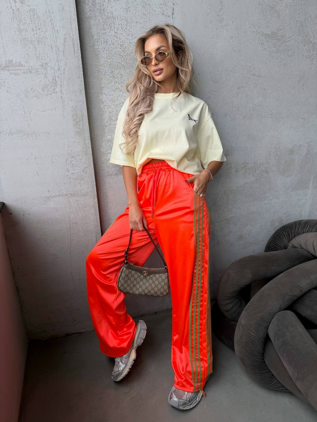 красные спортивные брюки adidas originals firebird,спортивные штаны,cпортивные штаны женские,спортивные штаны женские широкие