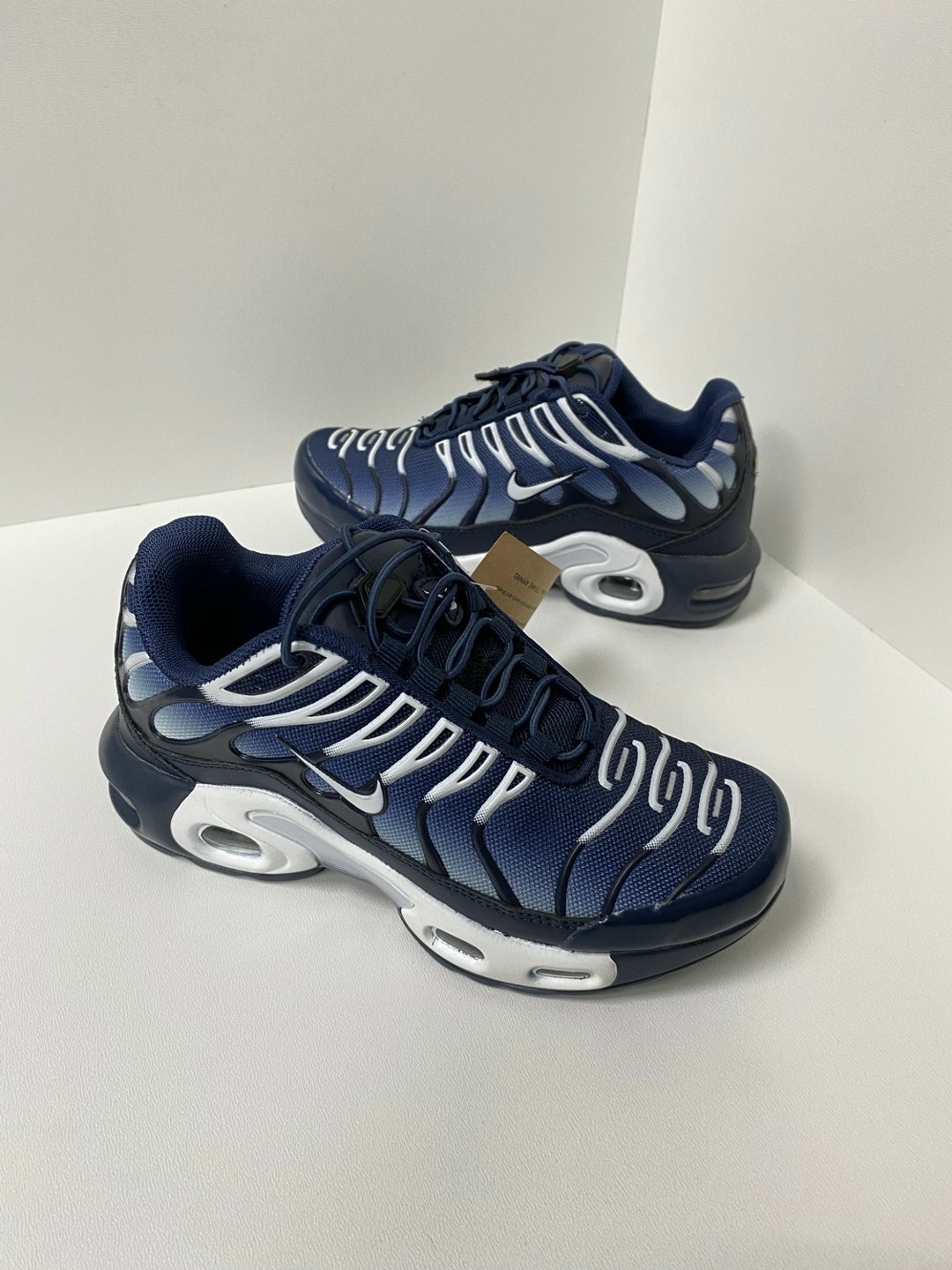 кроссовки nike air max tn plus,nike air max plus black metallic silver,кроссовки nike air max tn plus ultra белые с серым,nike air max tn plus,кроссовки легкие мужские nike air max tn plus