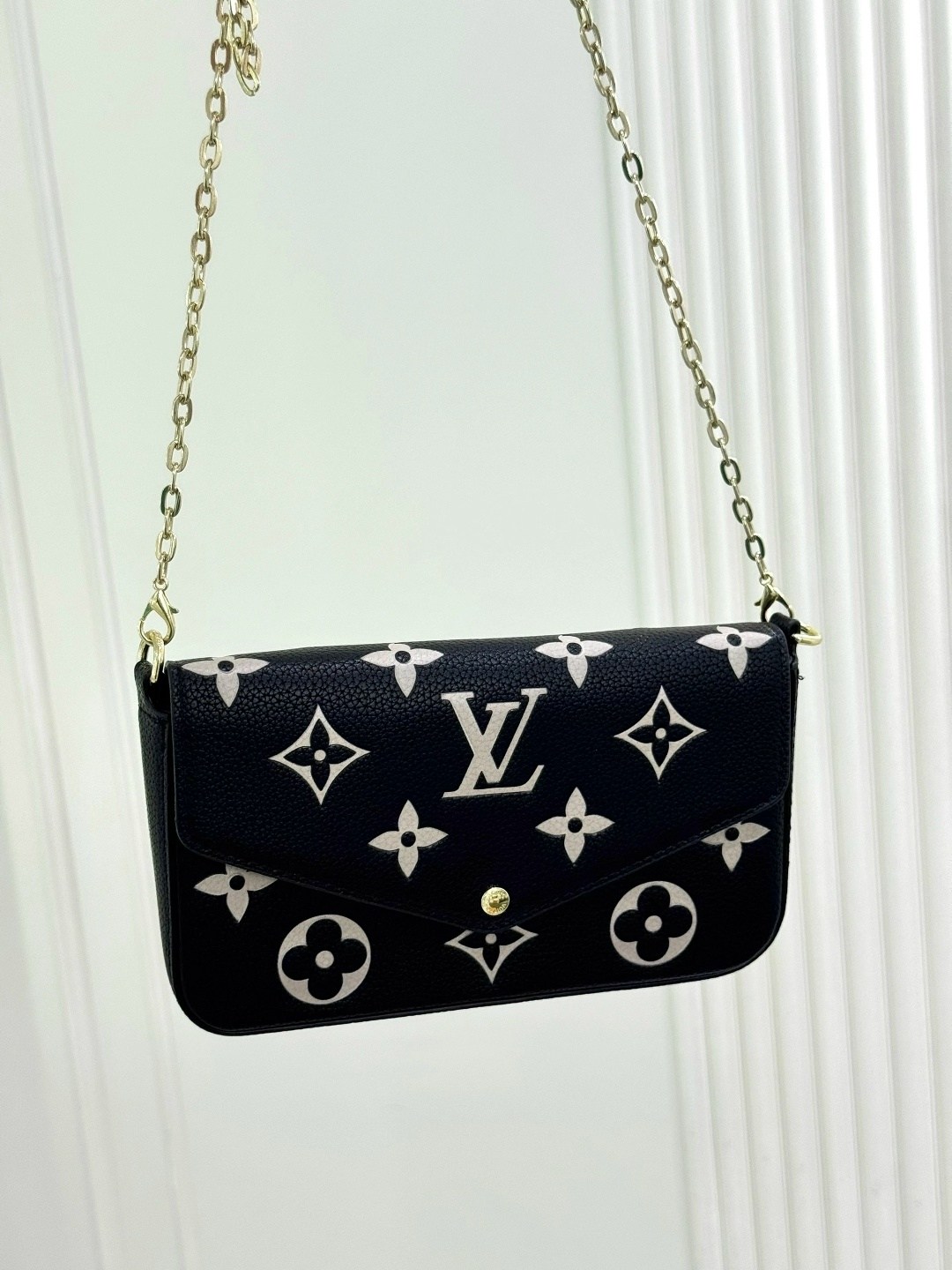 сумкa louis vuitton,louis vuitton pochette,женская сумка louis vuitton,louis vuitton monogram,сумка клатч louis vuitton