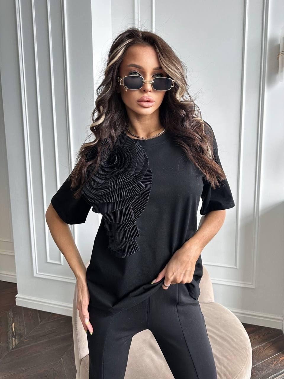 женская футболка,футболка с цветами,футболка с объемными цветами,женская футболка черная,футболка