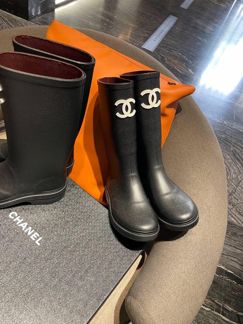 резиновые сапоги chanel,женские резиновые сапоги chanel,женские резиновые сапоги chanel черные,chanel черные резиновые сапоги для женщин,сапоги chanel