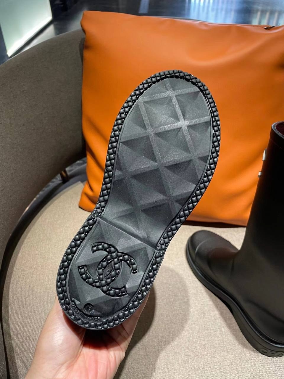 резиновые сапоги chanel,женские резиновые сапоги chanel,женские резиновые сапоги chanel черные,chanel черные резиновые сапоги для женщин,сапоги chanel