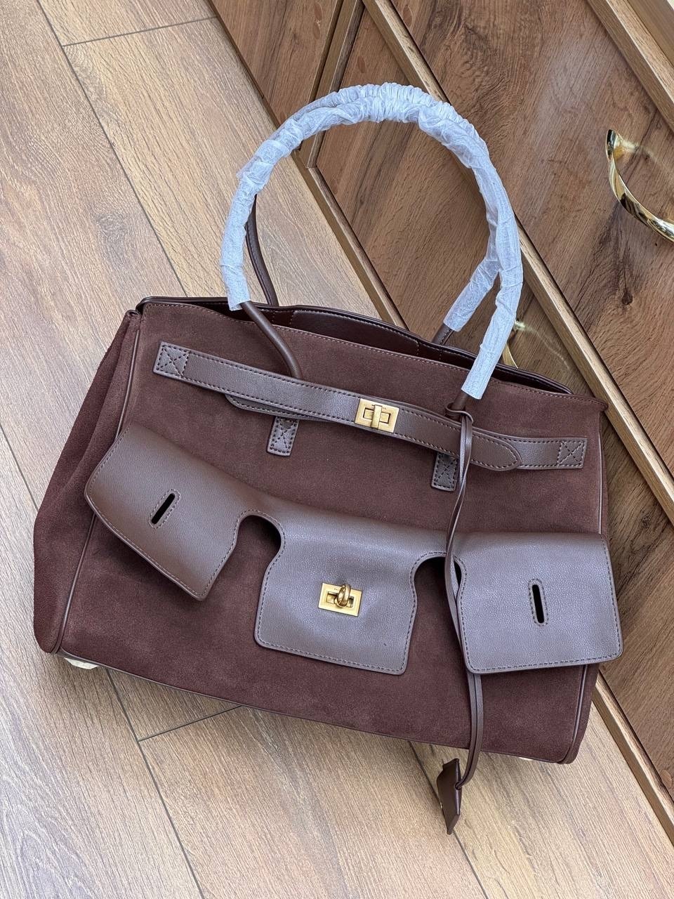 женская замшевая сумка balenciaga коричневая с кожаными вставками,сумка баленсиага коричневая,сумка balenciaga,сумка,сумка женская