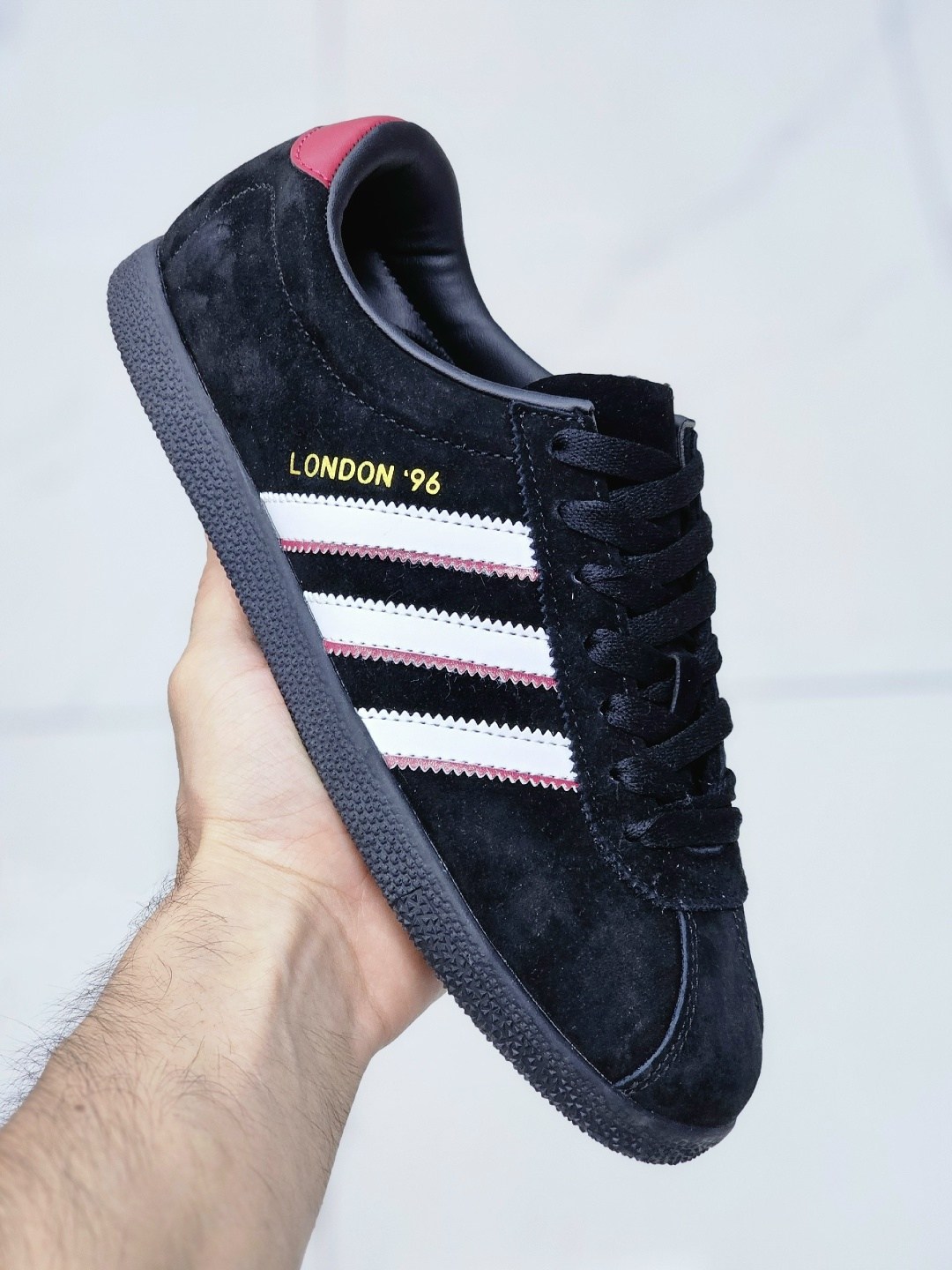 кроссовки adidas london 96 black scarlet,london 96 adidas,adidas originals london 96 core black sneakers,adidas london 96 core black,white & better scarlet,adidas london 96 black scarlet
