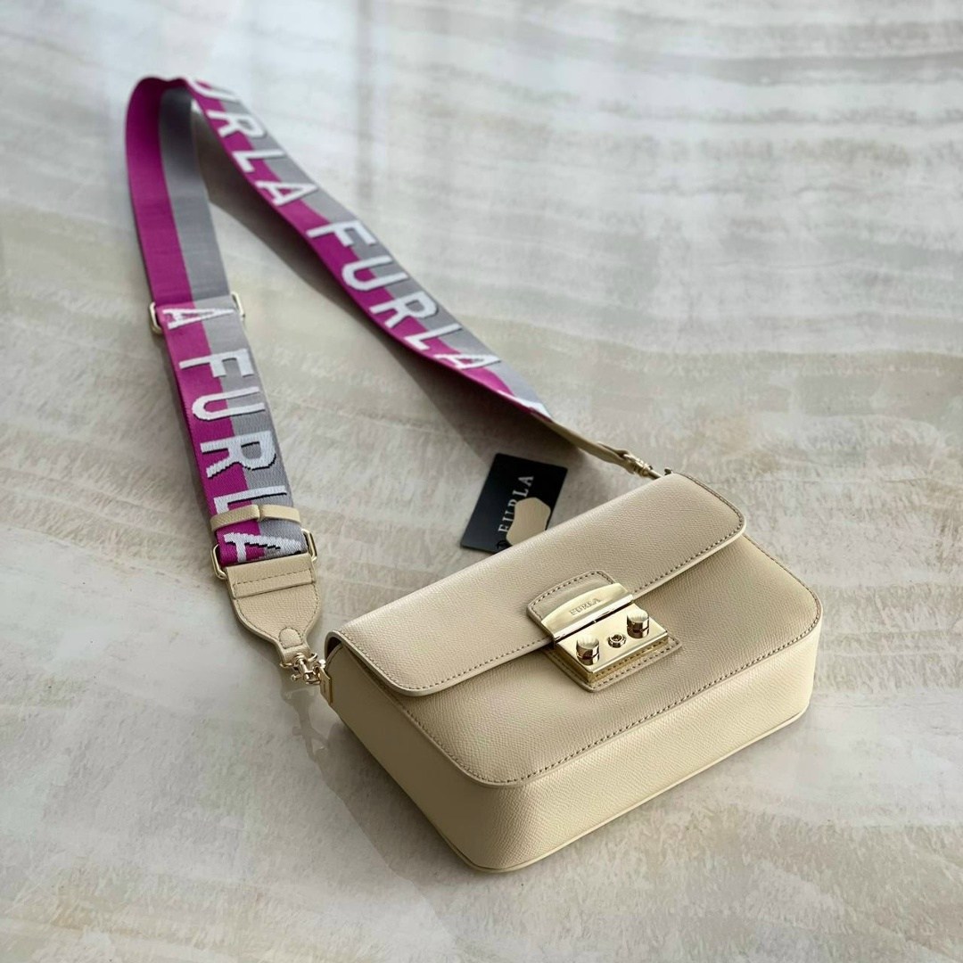 женская сумка furla,сумка furla,сумка фурла белла,сумка фурла с клапаном,сумка