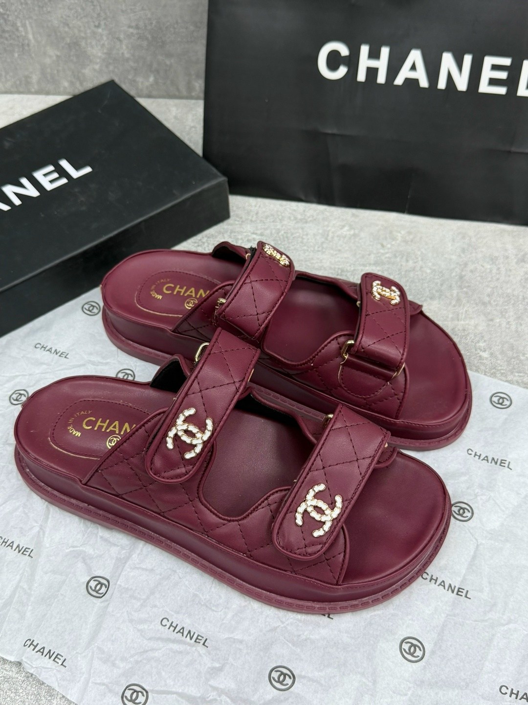 босоножки chanel,шлепанцы chanel,сандалии chanel,женские тапочки стиль chanel,шлепанцы женский chanel