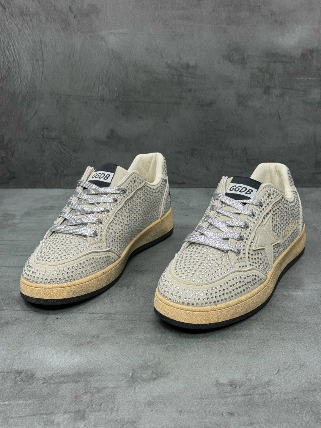 golden goose кеды ball star с блестками белый,низкие кеды ball-star glitter golden goose,кроссовки golden goose,кроссовки golden goose ball star,кроссовки golden goose wmns ball star white beige silve
