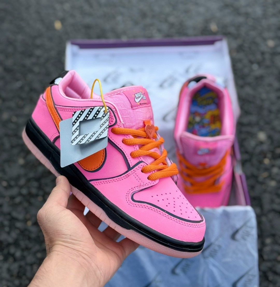 nike sb dunk low the powerpuff girls blossom,the powerpuff girls x nike sb dunk low "blossom",nike dunk low,nike sb dunk low pro,nike sb dunk low
