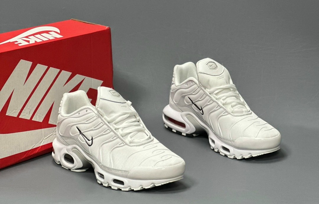 кроссовки nike air max tn plus,кроссовки мужские nike air max plus,кроссовки nike air max tn plus мужские,nike air max tn plus,кроссовки nike air max plus