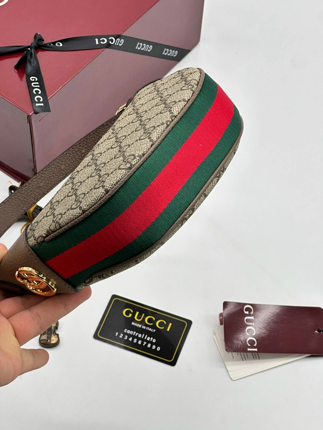 gucci сумка,женская сумка gucci,gucci сумка на плечо полумесяц,гуччи сумка женская,сумка гуччи