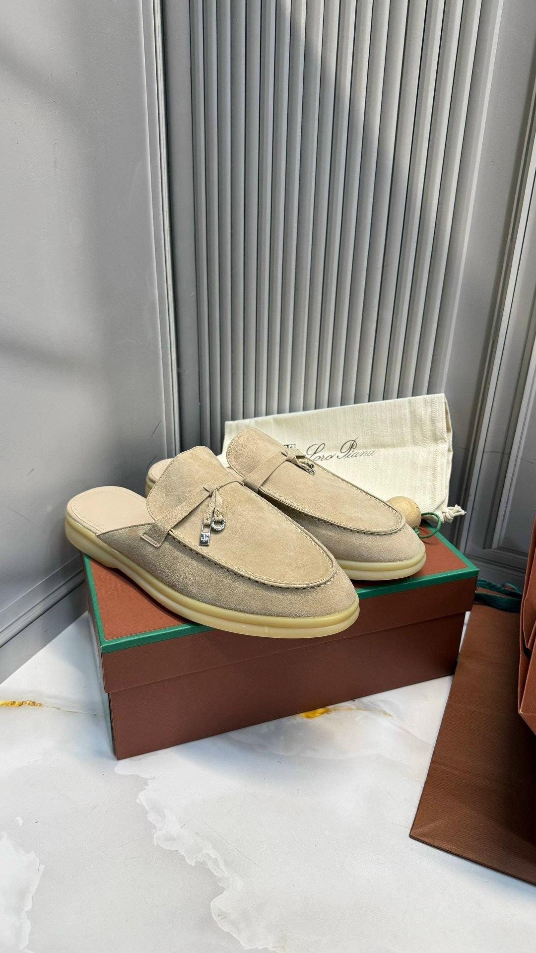 ,мюли loro piana,лоферы loro piana,женские лоферы loro piana,женские замшевые мюли loro piana бежевые