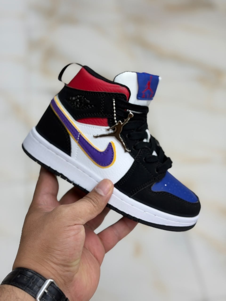 кроссовки air jordan 1 mid se,детские кроссовки air jordan 1 mid se gs,nike air jordan 1 mid se,кроссовки air jordan air jordan 1 mid se,nike air jordan 1 mid