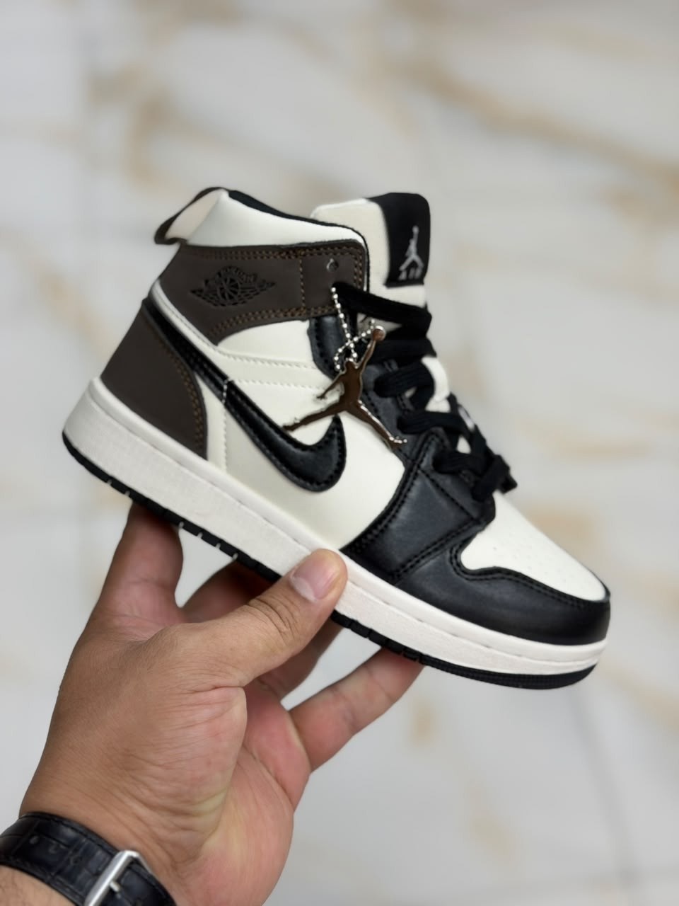 кроссовки air jordan 1 mid se,детские кроссовки air jordan 1 mid se gs,nike air jordan 1 mid se,кроссовки air jordan air jordan 1 mid se,nike air jordan 1 mid