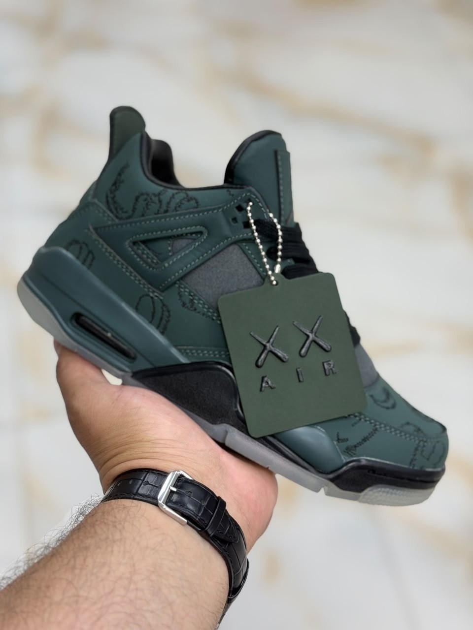 nike air jordan 4 retro kaws,кроссовки nike air jordan 4 retro,кроссовки nike air jordan 4,кроссовки,баскетбольная