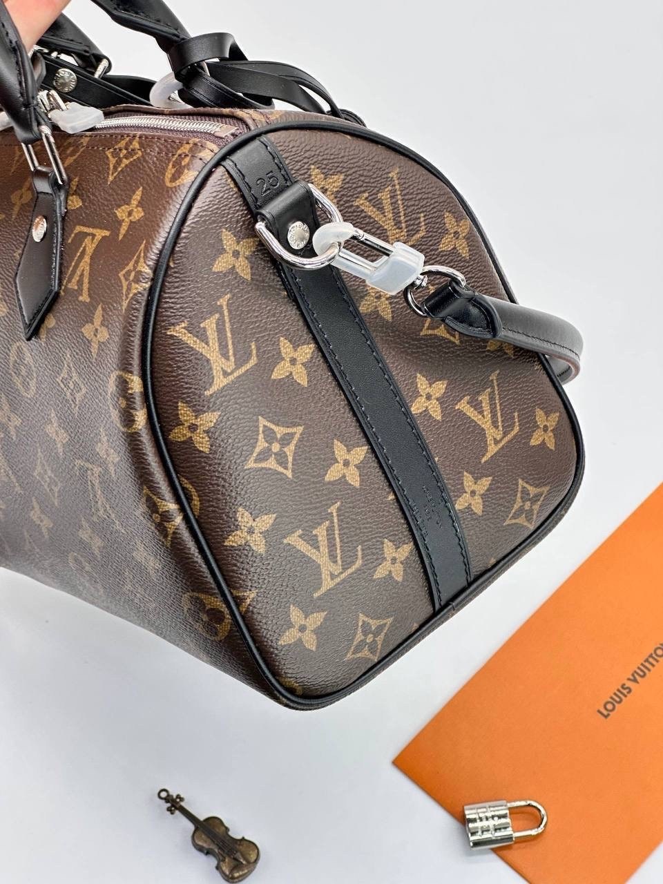 сумка женская louis vuitton,классическая сумка speedy louis vuitton с монограммой,сумка louis vuitton,louis vuitton модная сумка с замком,сумка