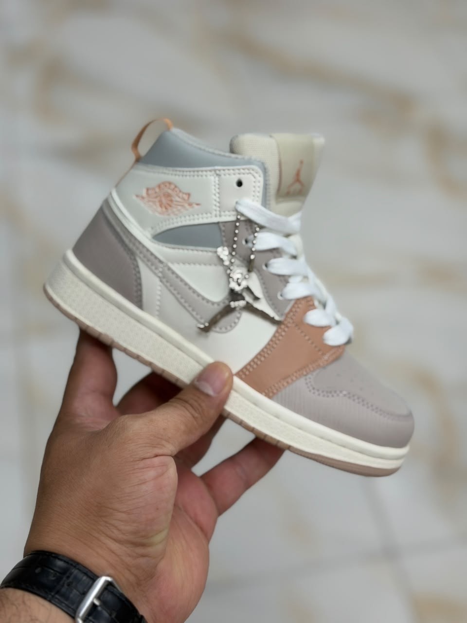 кроссовки air jordan 1 mid se,детские кроссовки air jordan 1 mid se gs,nike air jordan 1 mid se,кроссовки air jordan air jordan 1 mid se,nike air jordan 1 mid