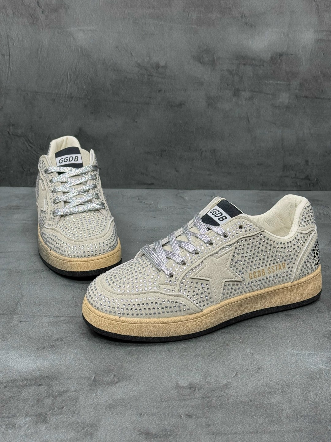 golden goose кеды ball star с блестками белый,низкие кеды ball-star glitter golden goose,кроссовки golden goose,кроссовки golden goose ball star,кроссовки golden goose wmns ball star white beige silve