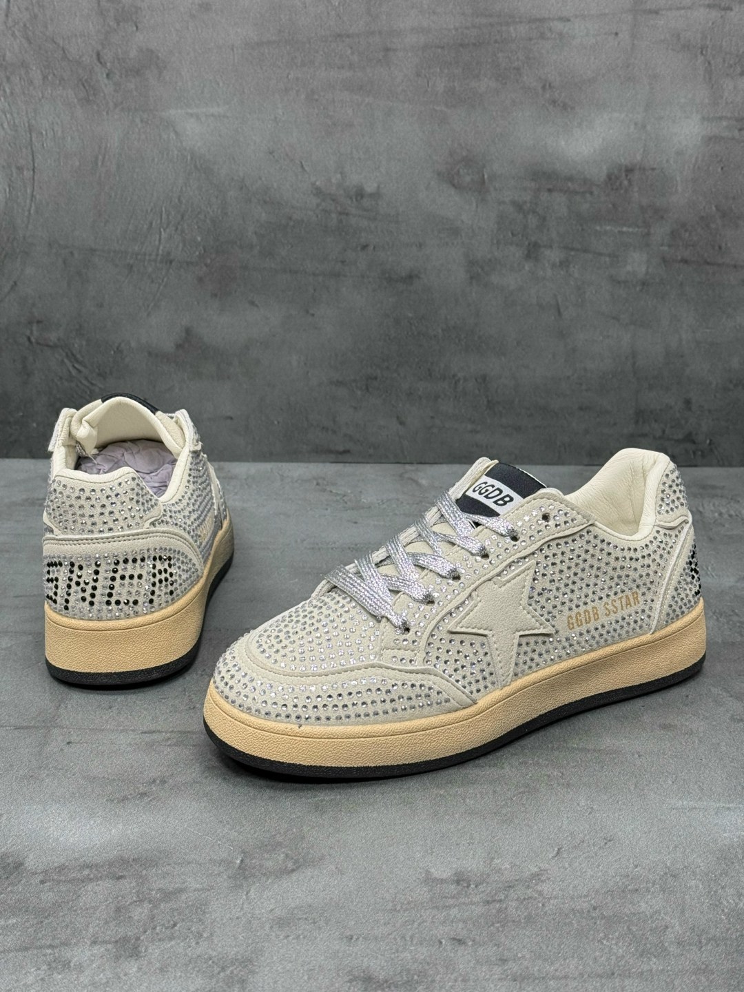 golden goose кеды ball star с блестками белый,низкие кеды ball-star glitter golden goose,кроссовки golden goose,кроссовки golden goose ball star,кроссовки golden goose wmns ball star white beige silve