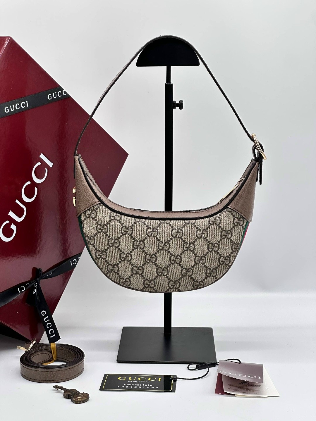 gucci сумка,женская сумка gucci,gucci сумка на плечо полумесяц,гуччи сумка женская,сумка гуччи