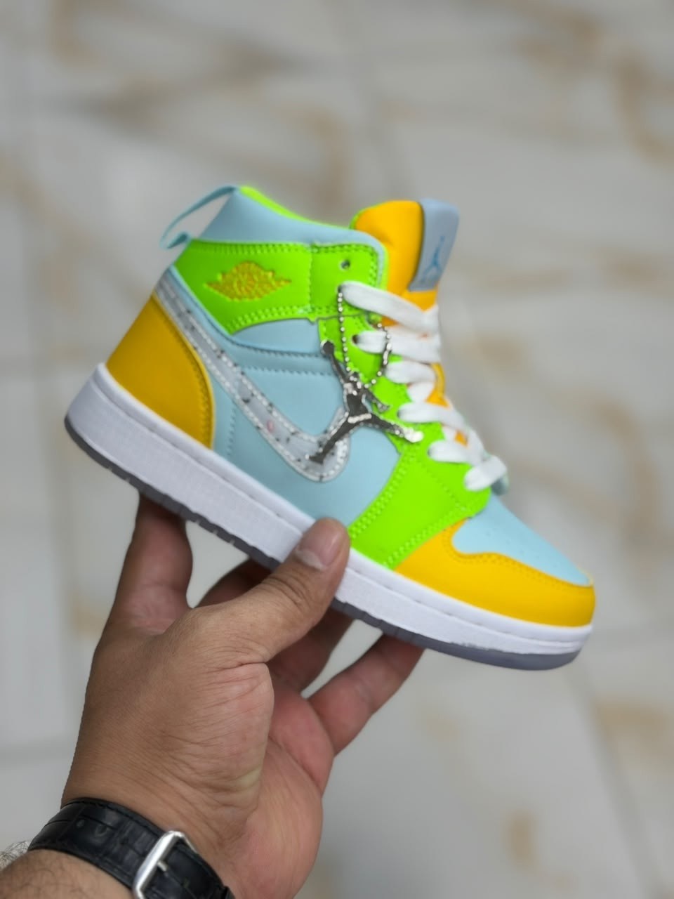 кроссовки air jordan 1 mid se,детские кроссовки air jordan 1 mid se gs,nike air jordan 1 mid se,кроссовки air jordan air jordan 1 mid se,nike air jordan 1 mid