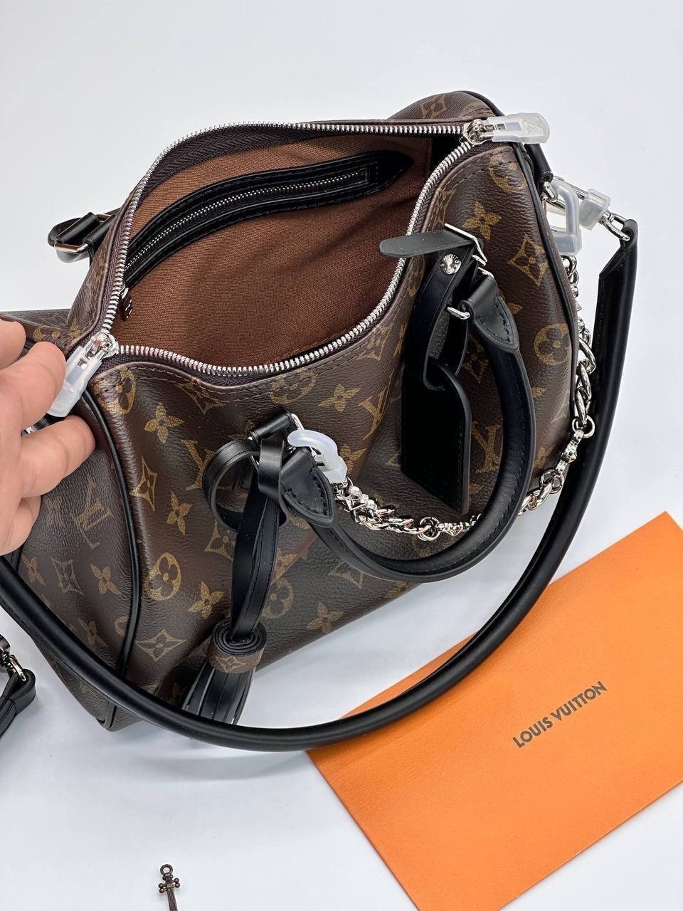 сумка женская louis vuitton,классическая сумка speedy louis vuitton с монограммой,сумка louis vuitton,louis vuitton модная сумка с замком,сумка
