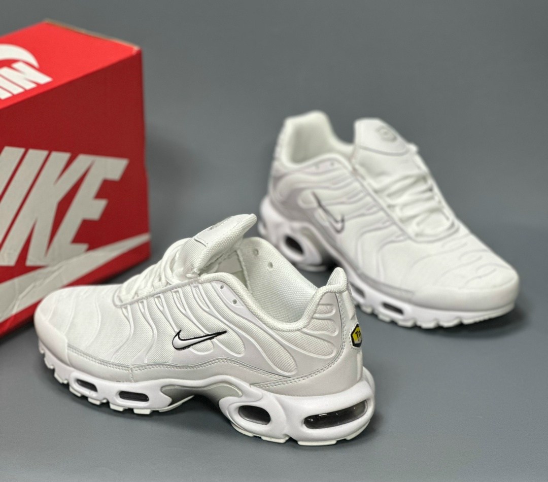 кроссовки nike air max tn plus,кроссовки мужские nike air max plus,кроссовки nike air max tn plus мужские,nike air max tn plus,кроссовки nike air max plus