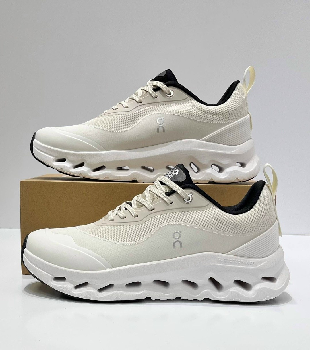 кроссовки on,кроссовки on loewe x cloudtilt 2 tan white gum,кроссовки cloudtilt 2 tan white gum из коллаборации с loewe on running,loewe кроссовки,дышащие кроссовки