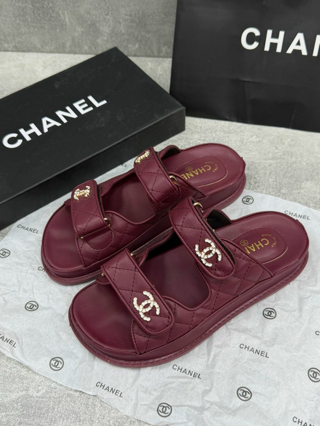 босоножки chanel,шлепанцы chanel,сандалии chanel,женские тапочки стиль chanel,шлепанцы женский chanel