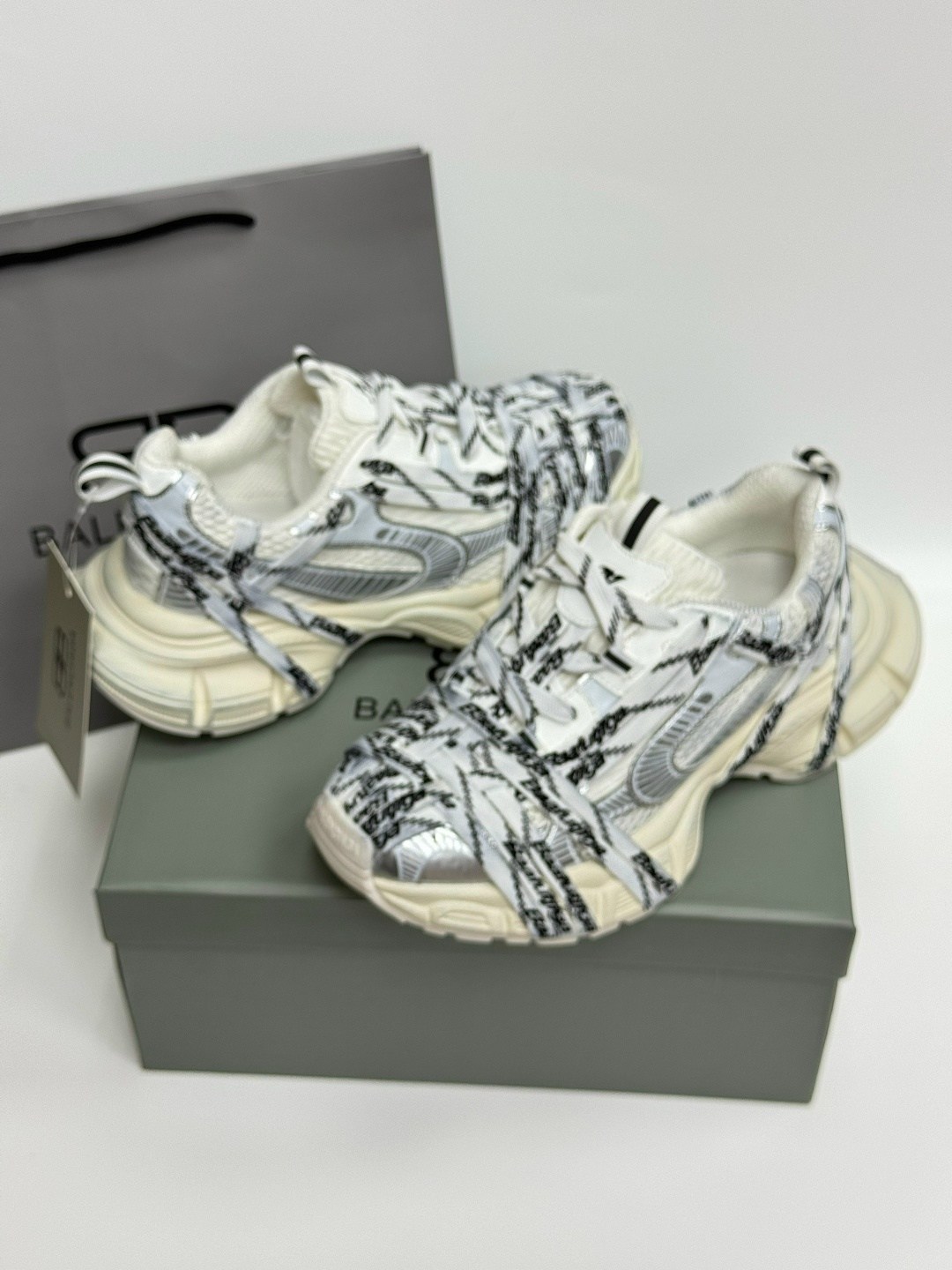 кроссовки женские balenciaga,кроссовки 3xl sneaker массивные на шнуровке balenciaga,кроссовки balenciaga,кроссовки баленсиага женские оригинал,баленсиаги женские