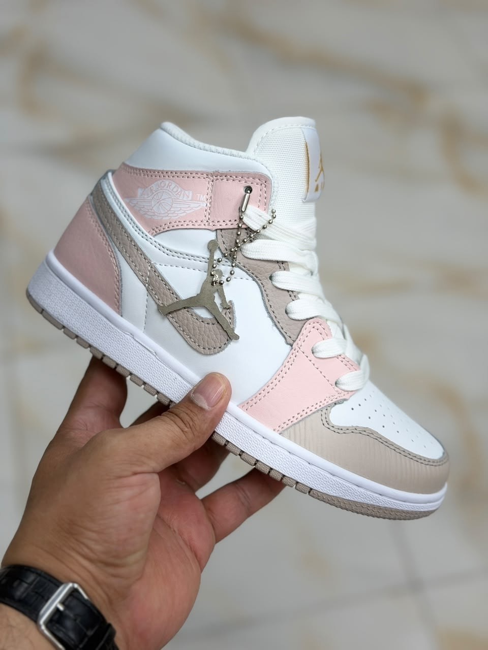 кроссовки женские nike air jordan 1,кроссовки nike air jordan 1,nike air jordan 1 mid se,женские кроссовки nike,nike air jordan 1 mid