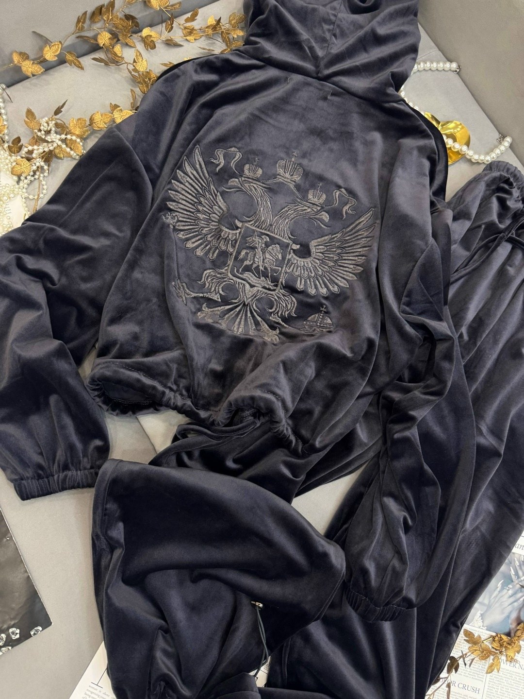 велюровый костюм,велюровый костюм женский,велюровый спортивный костюм,модные велюровые спортивные костюмы,велюровый костюм ахмат