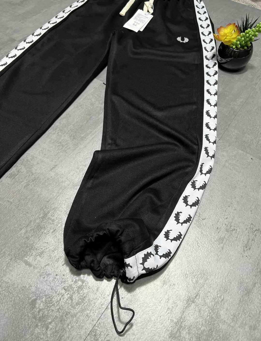 спортивные штаны мужские,спортивные штаны,мужские брюки,мужские брюки fred perry,штаны плащевка
