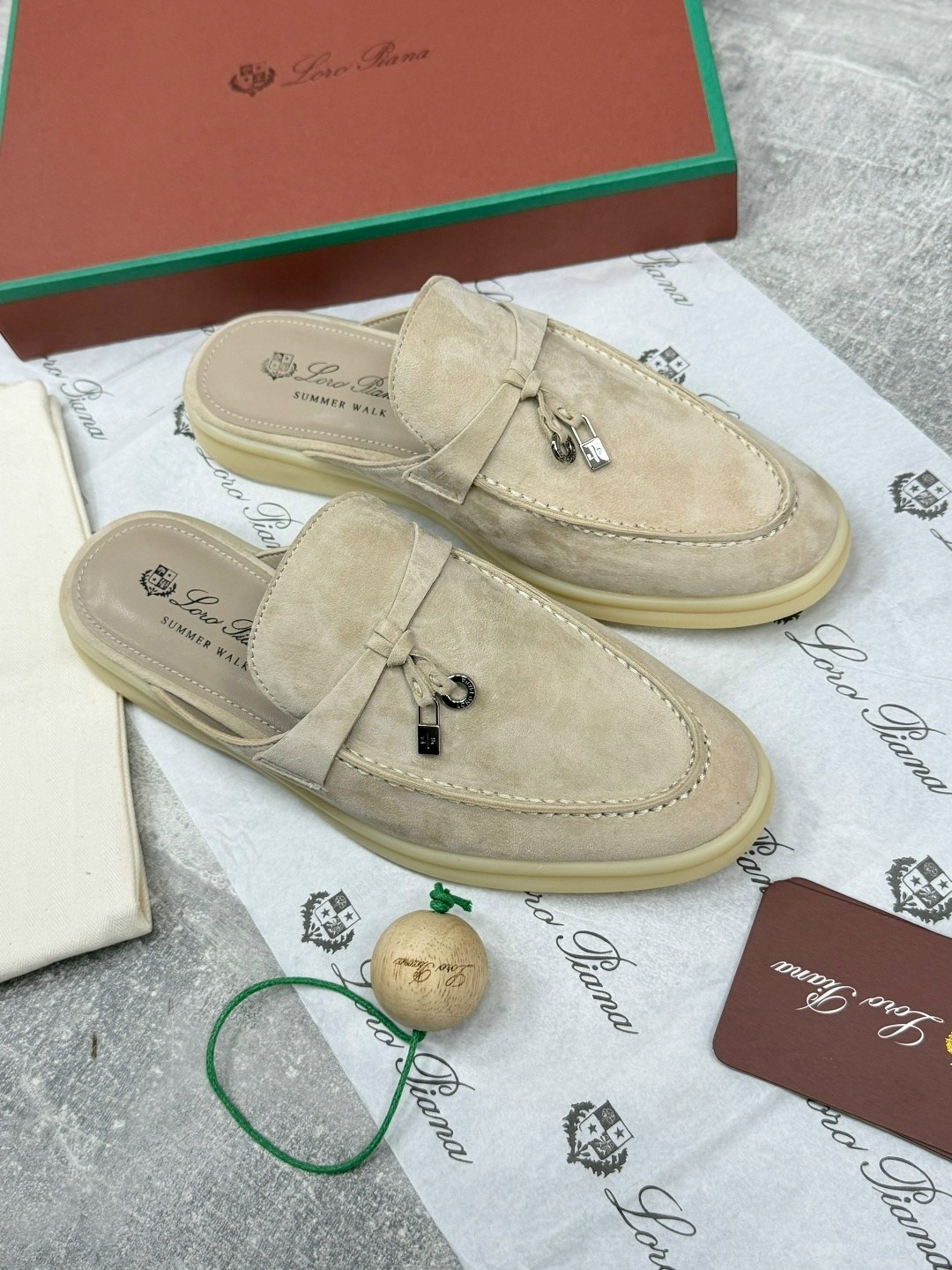 женские замшевые мюли loro piana бежевые,мюли loro piana,,лоферы loro piana,замшевые мюли
