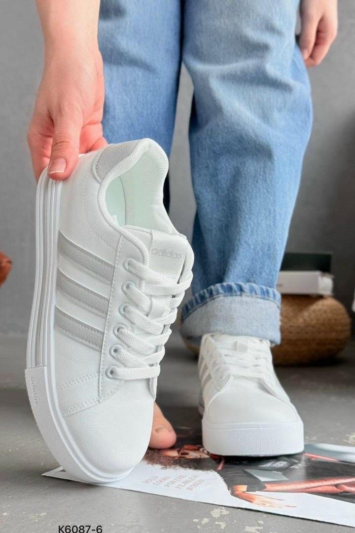 ,adidas белые,кроссовки adidas,белые кроссовки,кеды женские adidas
