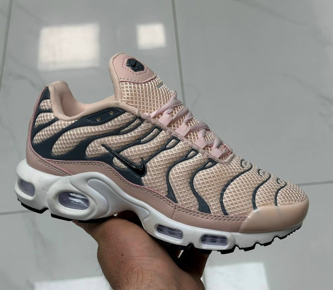 спортивные кроссовки унисекс nike air max plus tn черные,кроссовки nike air max plus tn,кроссовки,nike air max plus tn,nike air max plus