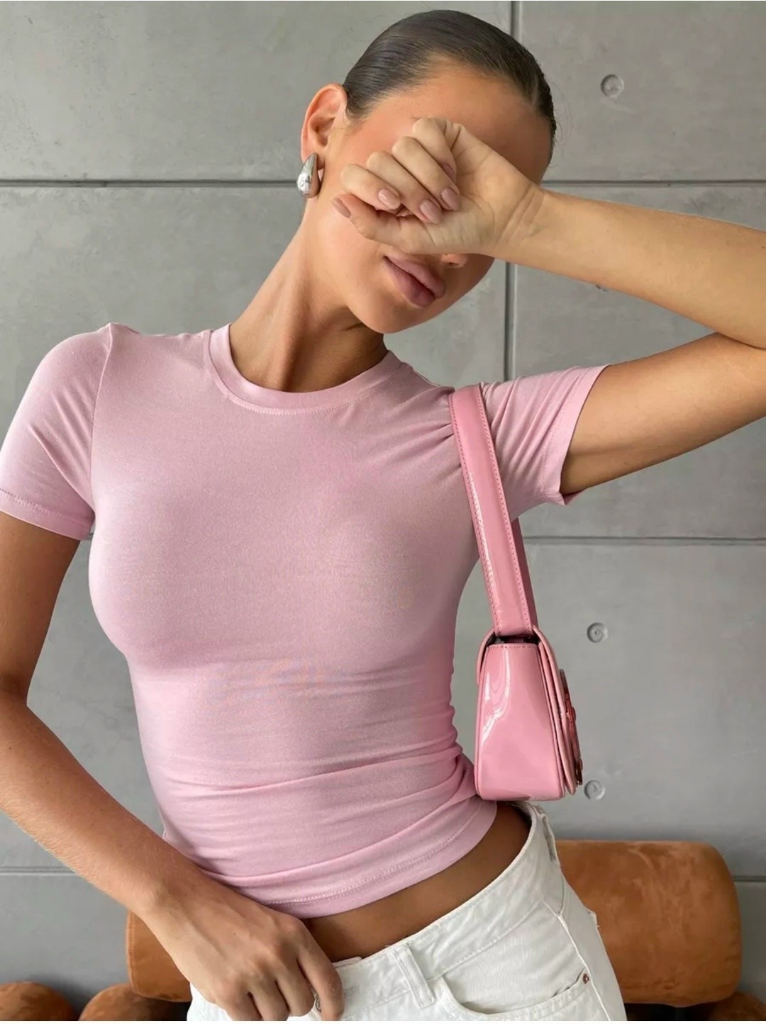 футболка скимс укороченная базовая облегающая yes.body цвет розовый,футболка топ укороченная базовая облегающая,футболка женская розовый,футболка обтягивающая нежно розовая,футболка скимс укороченная