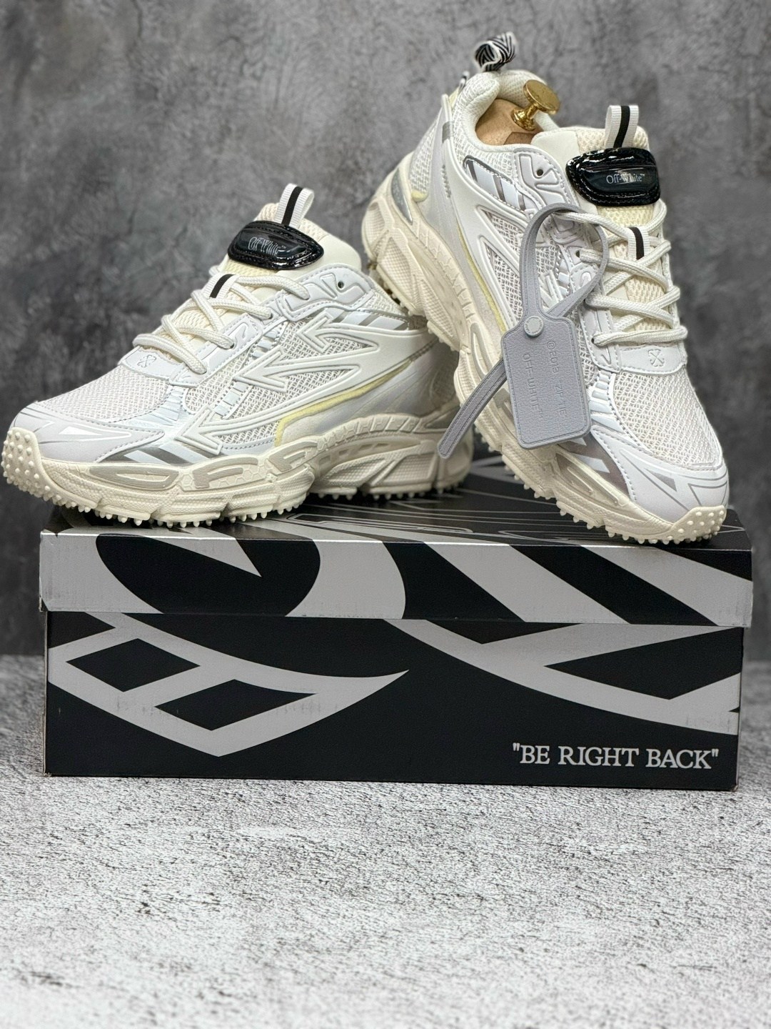 кроссовки off-white be right back,кроссовки off white be right,off-white кроссовки be right back белый,белые и серебристые кроссовки be right back off-white,кроссовки