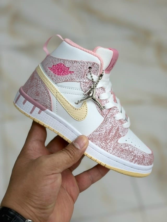 женские кроссовки nike air jordan 1,nike air jordan 1 mid milan,кроссовки детские nike jordan,nike air jordan 1 mid,кроссовки nike air jordan 1 retro high