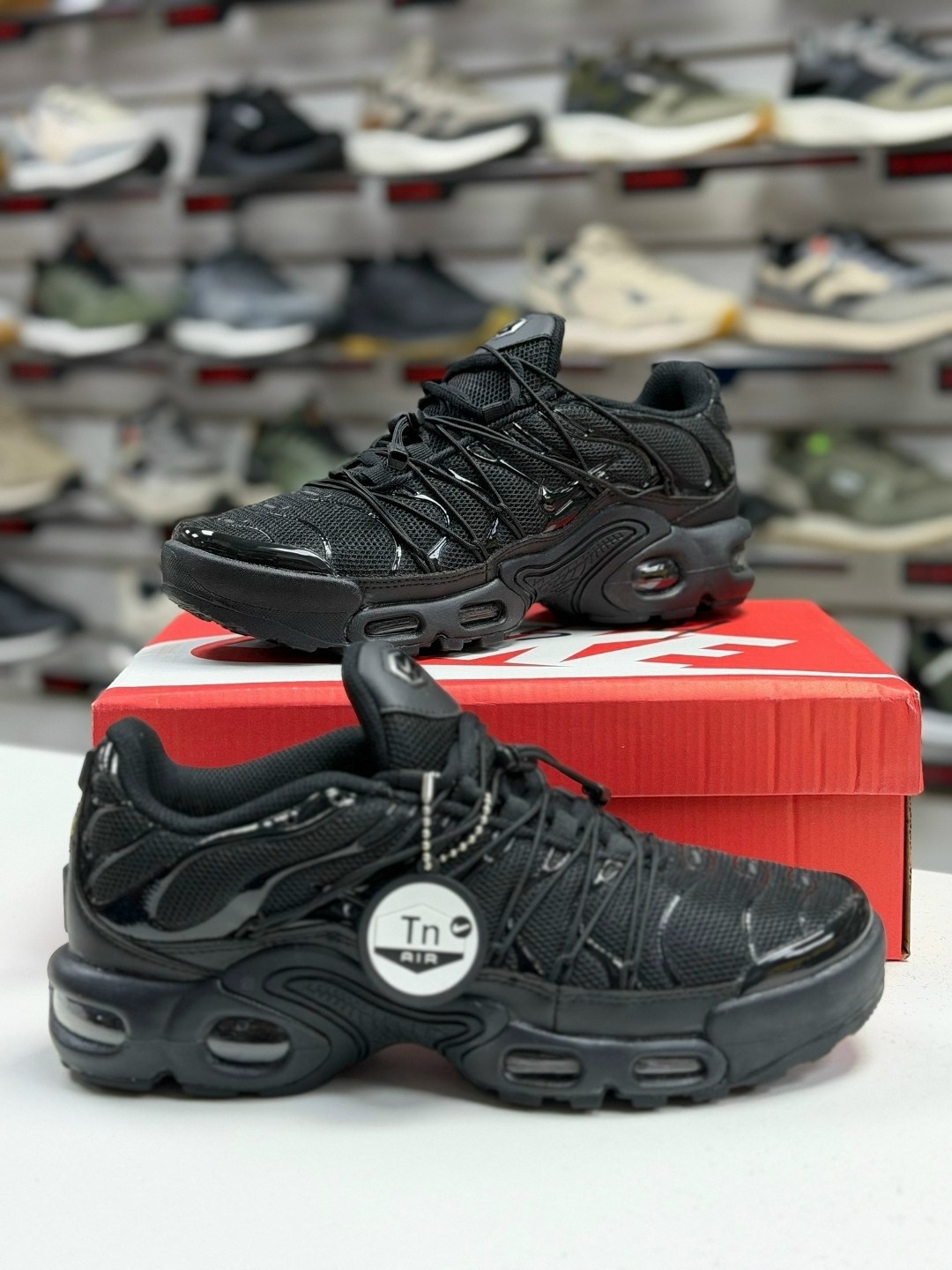 кроссовки nike air max tn plus,мужские кроссовки nike air max tn plus,спортивные кроссовки унисекс nike air max plus tn черные,nike air max tn plus,мужские кроссовки nike air max tn