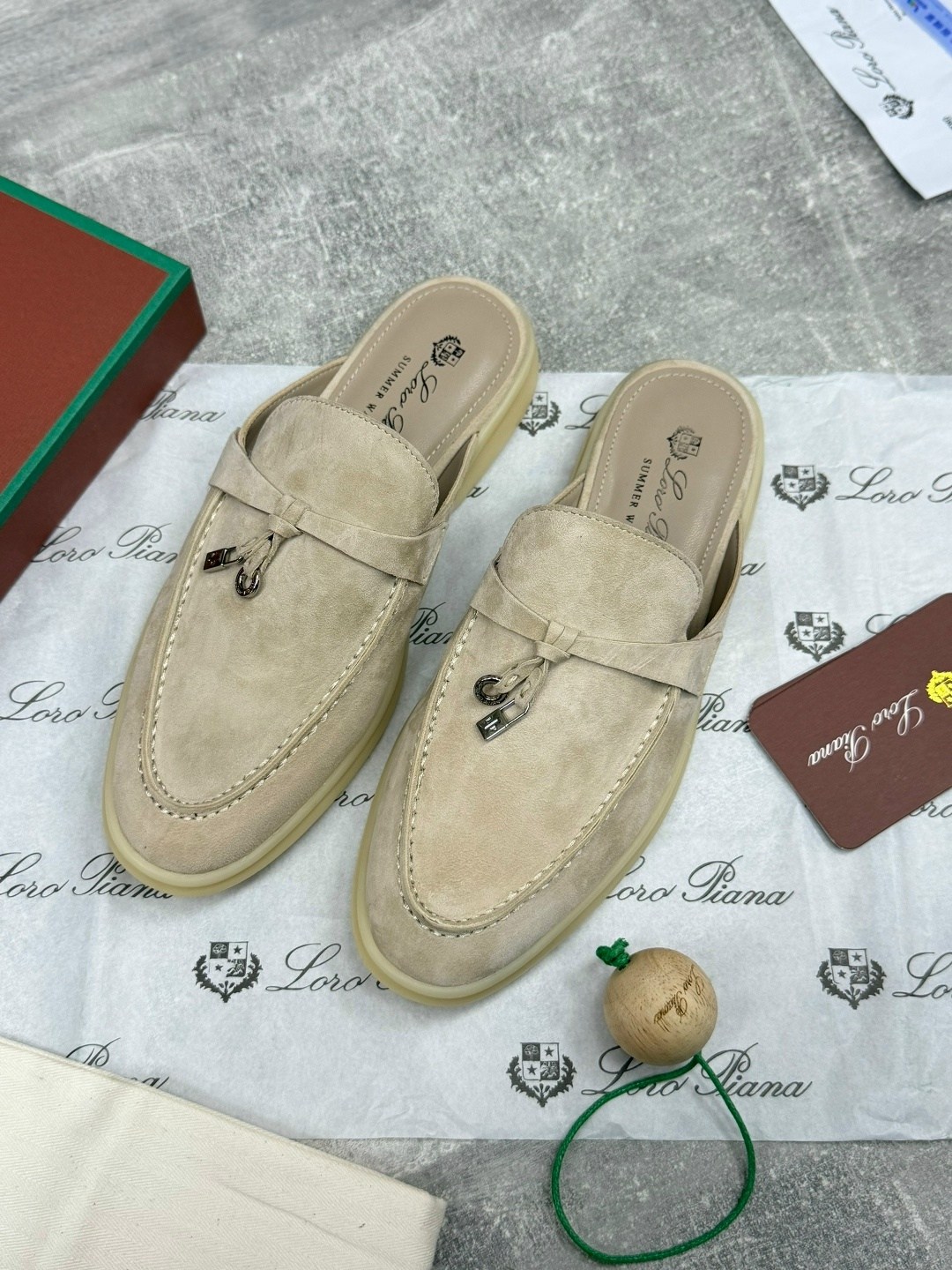 женские замшевые мюли loro piana бежевые,мюли loro piana,,лоферы loro piana,замшевые мюли