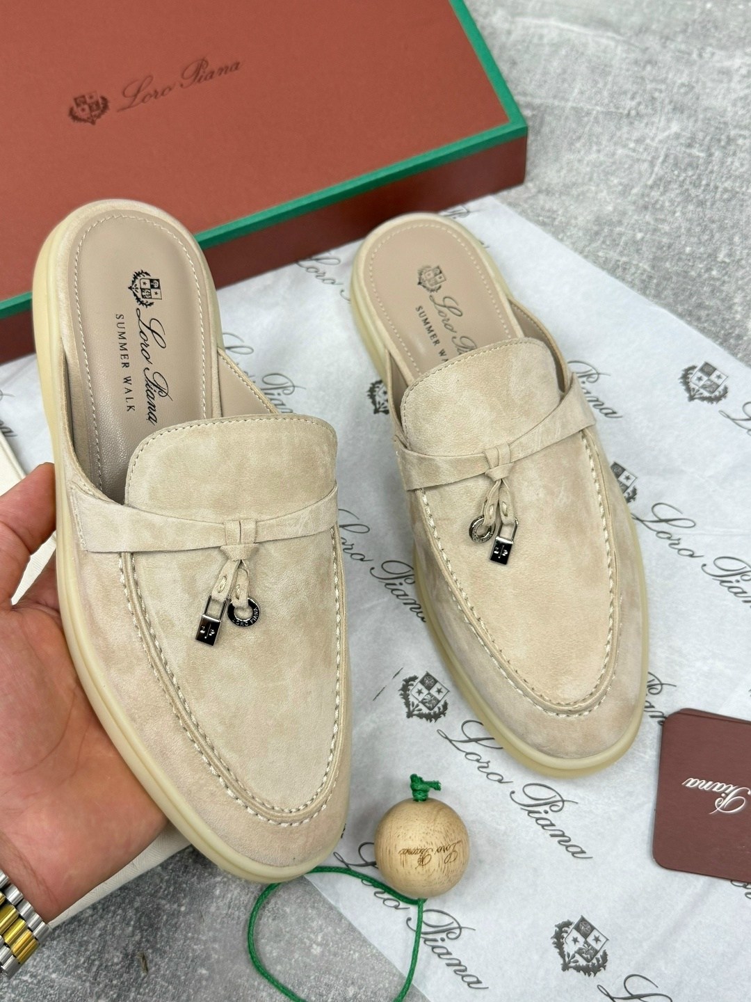 женские замшевые мюли loro piana бежевые,мюли loro piana,,лоферы loro piana,замшевые мюли