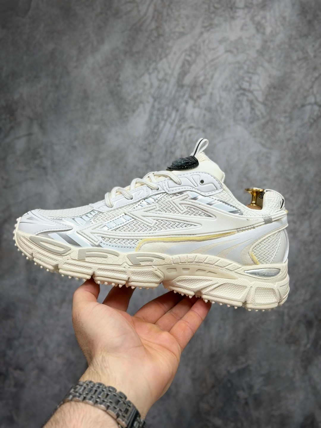 кроссовки off-white be right back,кроссовки off white be right,off-white кроссовки be right back белый,белые и серебристые кроссовки be right back off-white,кроссовки