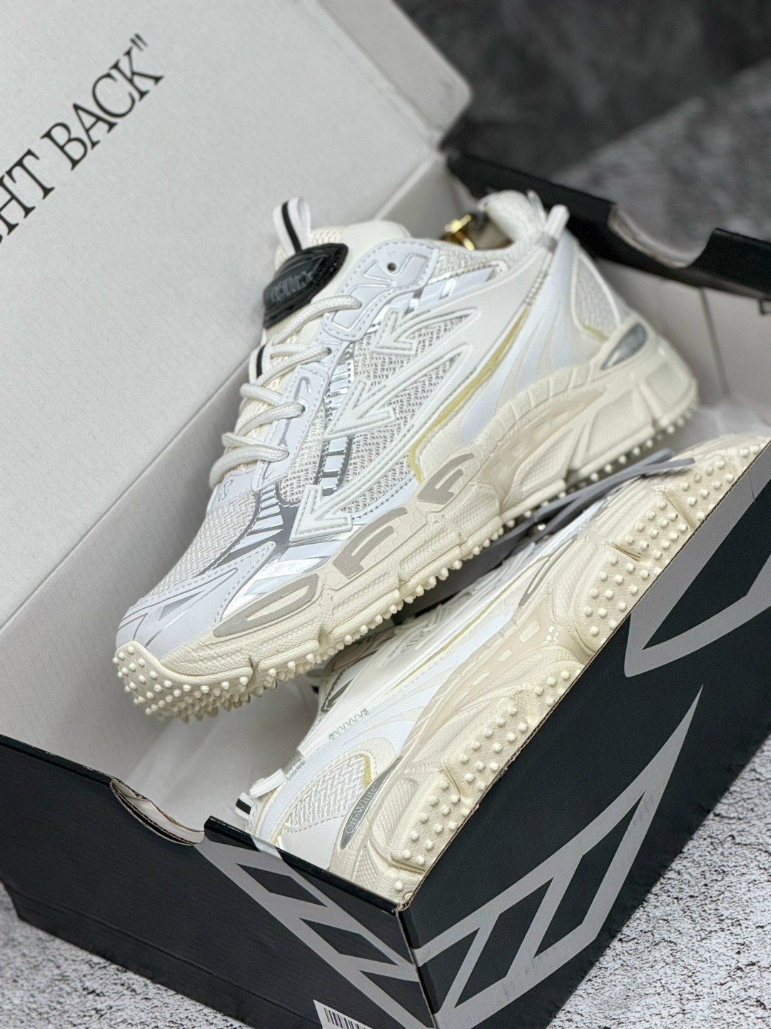 кроссовки off-white be right back,кроссовки off white be right,off-white кроссовки be right back белый,белые и серебристые кроссовки be right back off-white,кроссовки