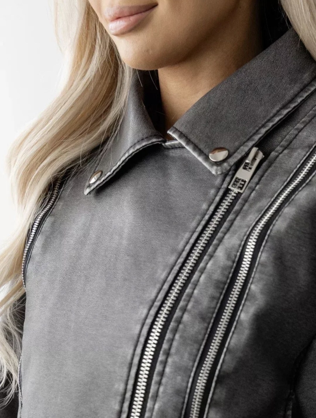 косуха женская,короткая кожаная куртка,косуха кожаная серая винтажная куртка оверсайз,косуха оверсайз кожаная куртка,куртка косуха женская