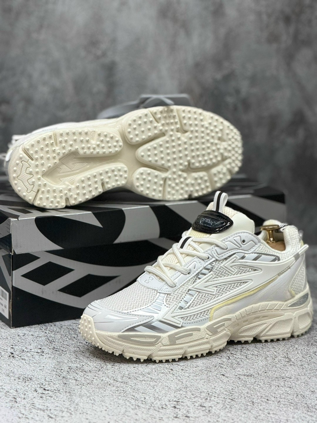 кроссовки off-white be right back,кроссовки off white be right,off-white кроссовки be right back белый,белые и серебристые кроссовки be right back off-white,кроссовки