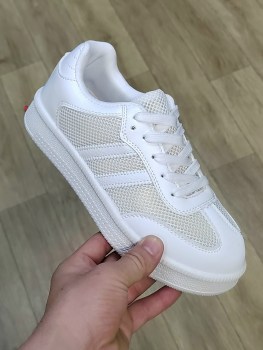 Кроссовки