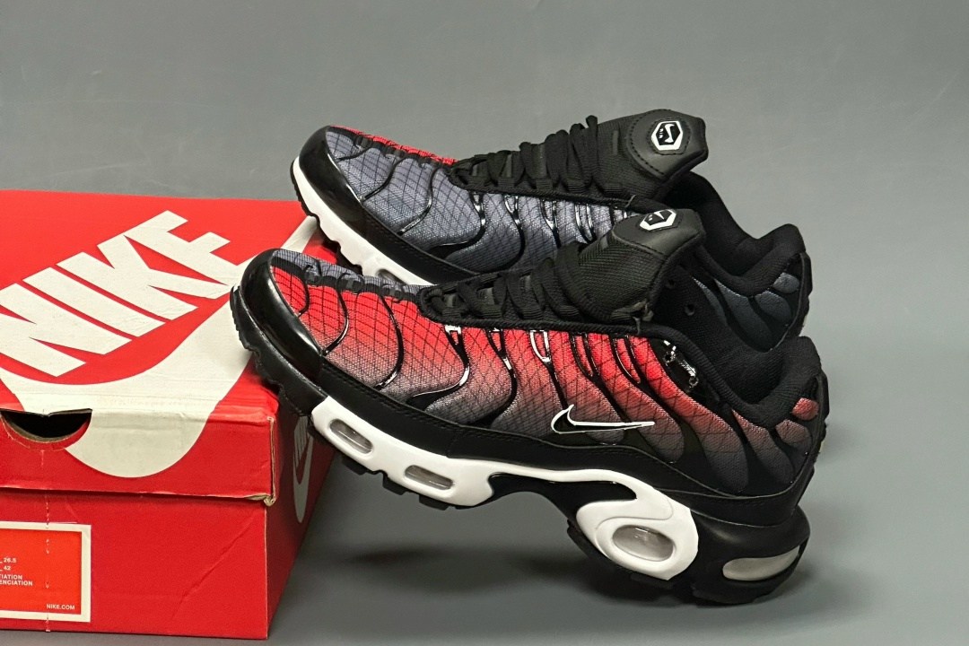 кроссовки nike air max tn plus,кроссовки мужские nike air max tn plus,nike air max tn plus,кроссовки nike air max plus,кроссовки