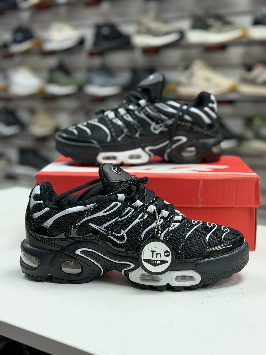 кроссовки nike air max tn plus,nike air max plus tn,мужские кроссовки nike air max tn plus,кроссовки nike air max plus,nike air max tn plus черные